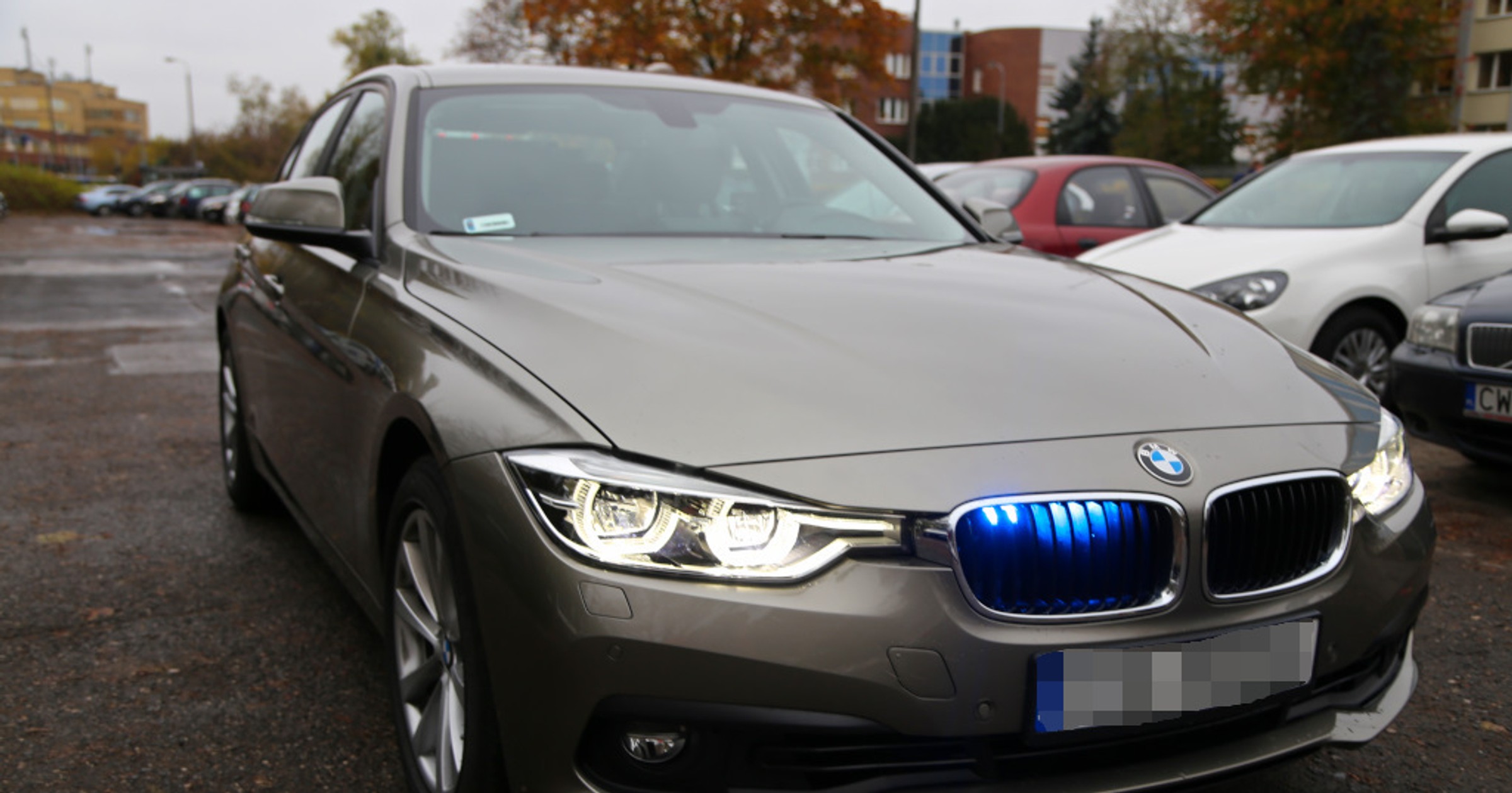 Przód nieoznakowanego radiowozu