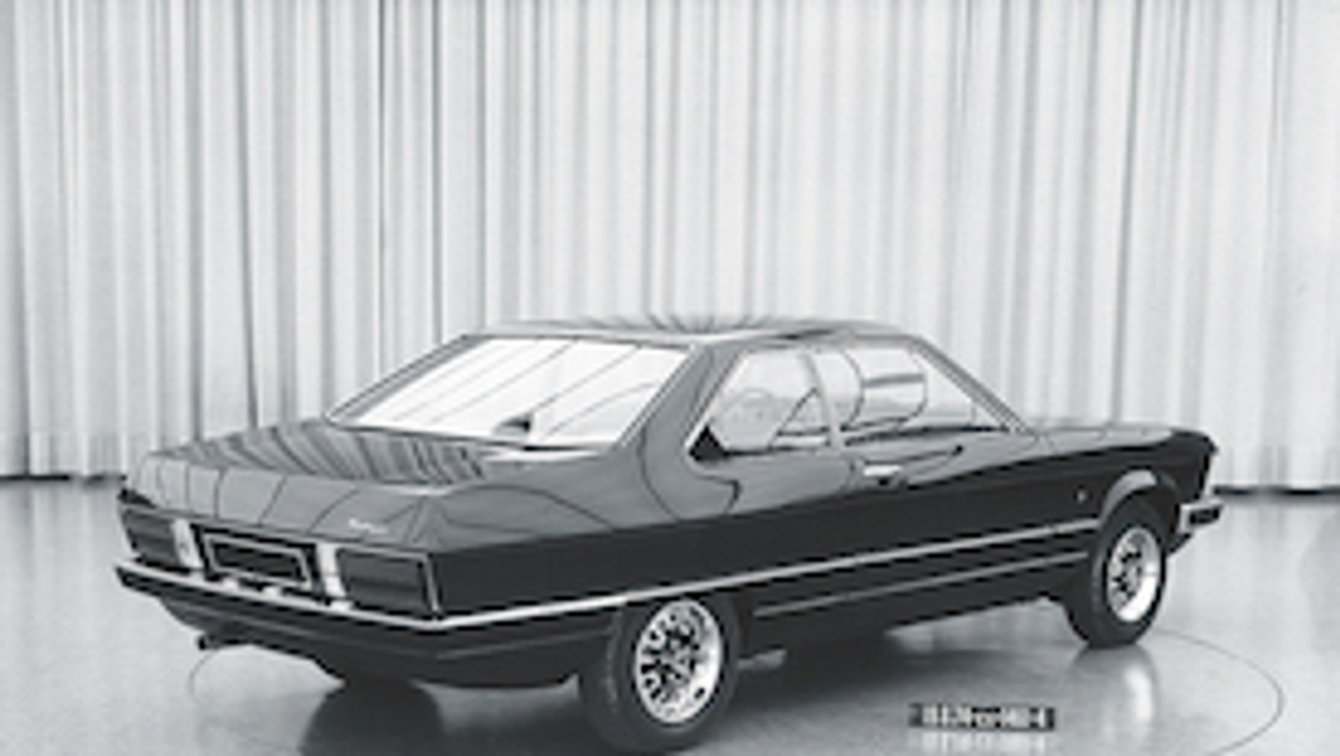 Twórcy designu Granady zapatrzyli się m.in. na Fiata 130 Coupe