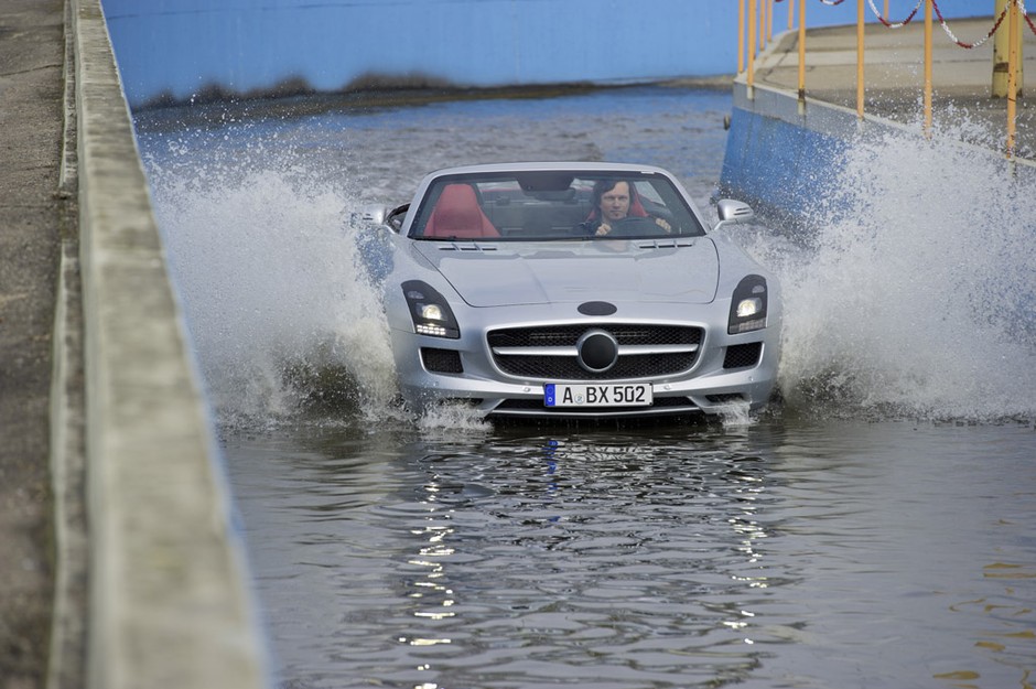 Mercedes SLS AMG Roadster: 571 KM w sam raz jak na roadster