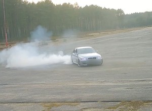 Driftowali po płycie lotniska nadleśnictwa. Nie wiedzieli, że są nagrywani
