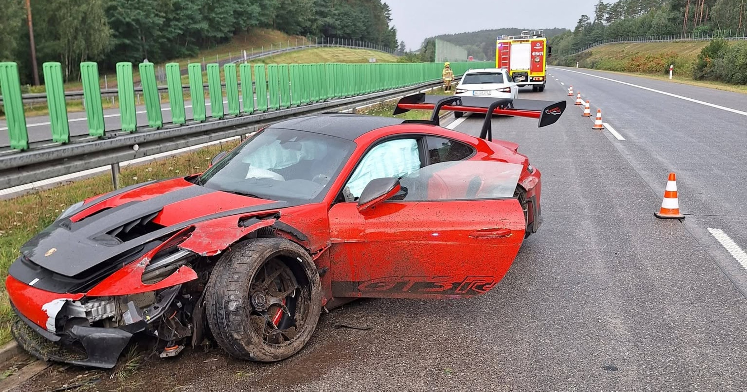 Porsche 911 GT3 RS uszkodzone na autostradzie A2
