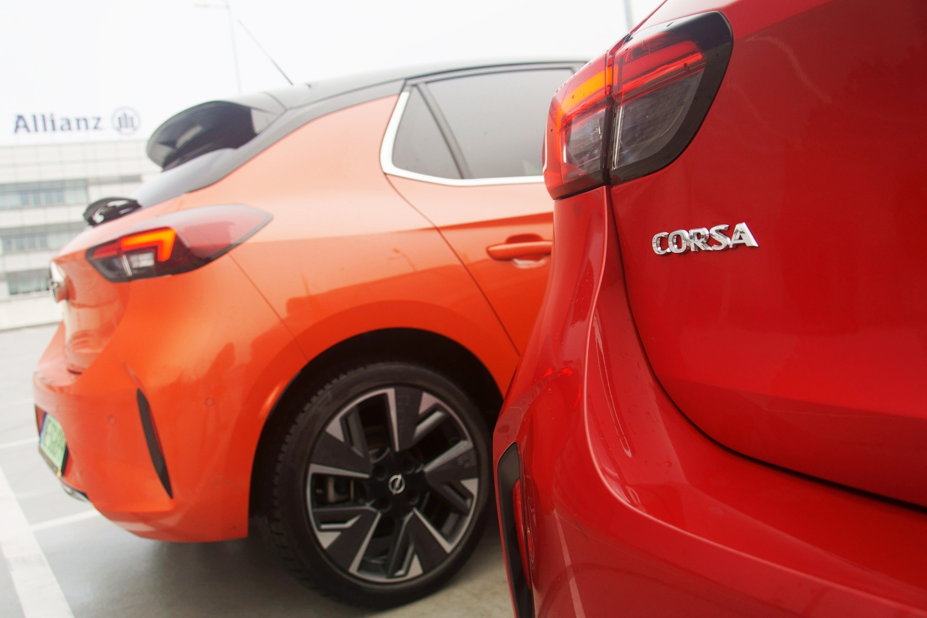 Opel Corsa – elektryk vs. spalinowiec. Który lepszy do miasta?