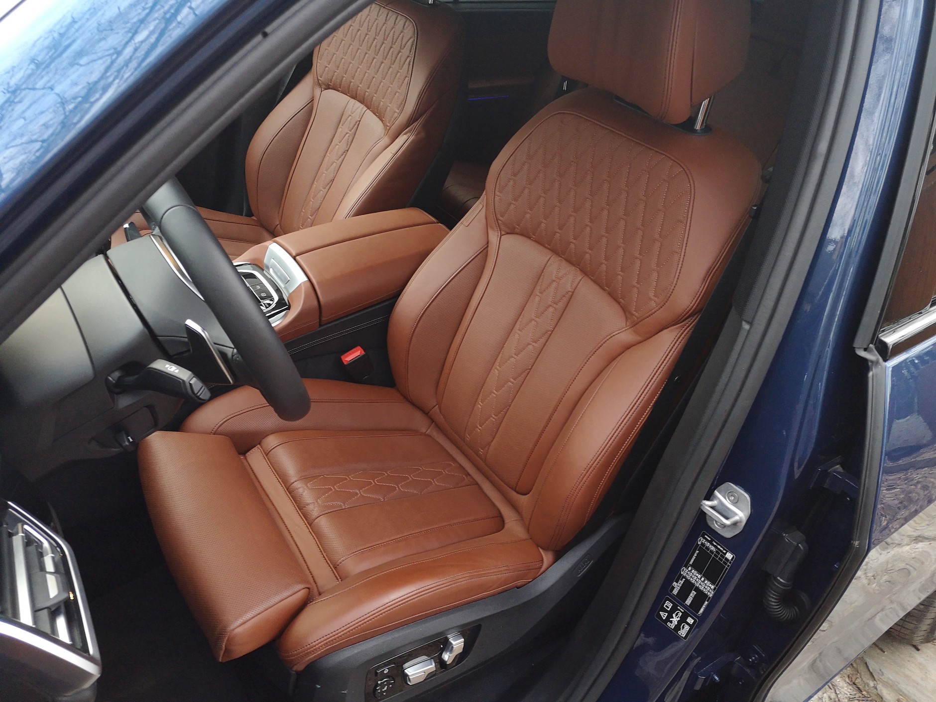 Komfortowe fotele przednie to element pakietu – bardzo wygodne i dobrze trzymające na zakrętach