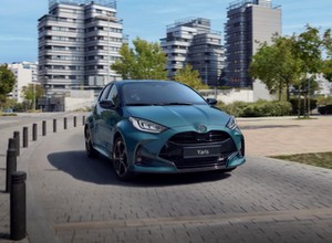 Ulubione miejskie auto Polaków ma nowe ceny. Sprawdzamy Toyotę Yaris z rocznika 2025