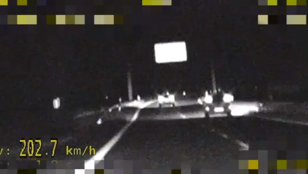 Pędził ponad 200 km na godz. Miał absurdalną wymówkę [WIDEO]