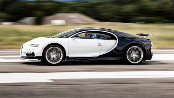 Bugatti Chiron, czyli najszybsze auto świata, pojawiło się w Warszawie