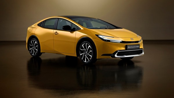 Nowa Toyota Prius. Dużo ładniejsza, prawie dwa razy mocniejsza i z fotowoltaiką