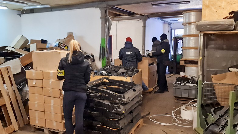 CBŚP zlikwidowało magazyny z kradzionymi częściami