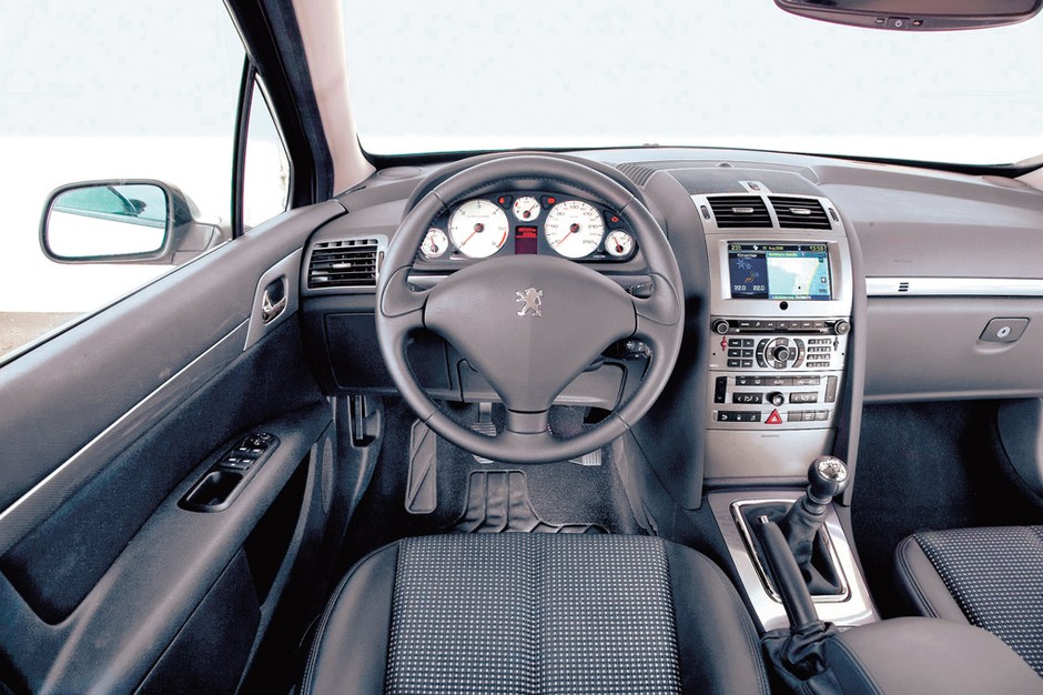Peugeot 407 kontra Toyota Avensis VW Passat i Volvo S60: porównanie sedanów z silnikiem Diesla