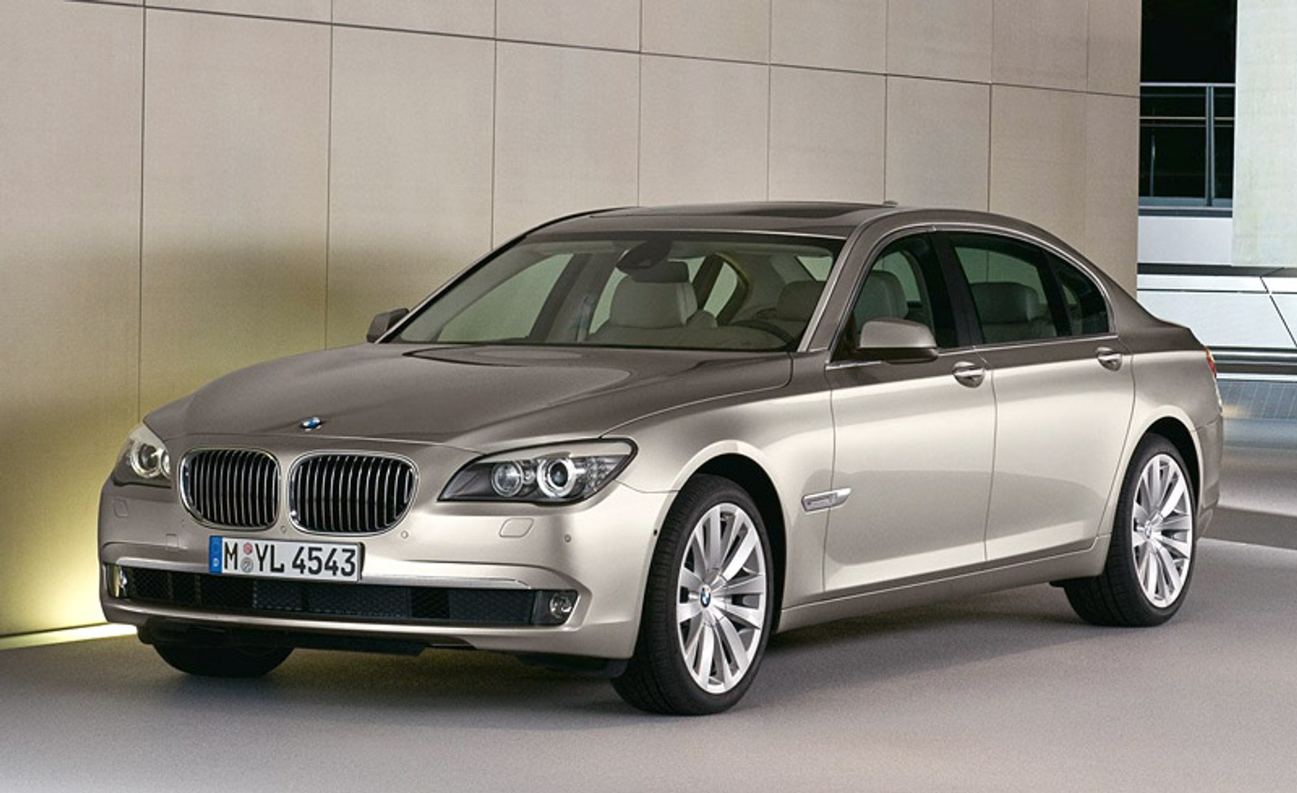 BMW serii 7: pierwsze zdjęcia piątej generacji