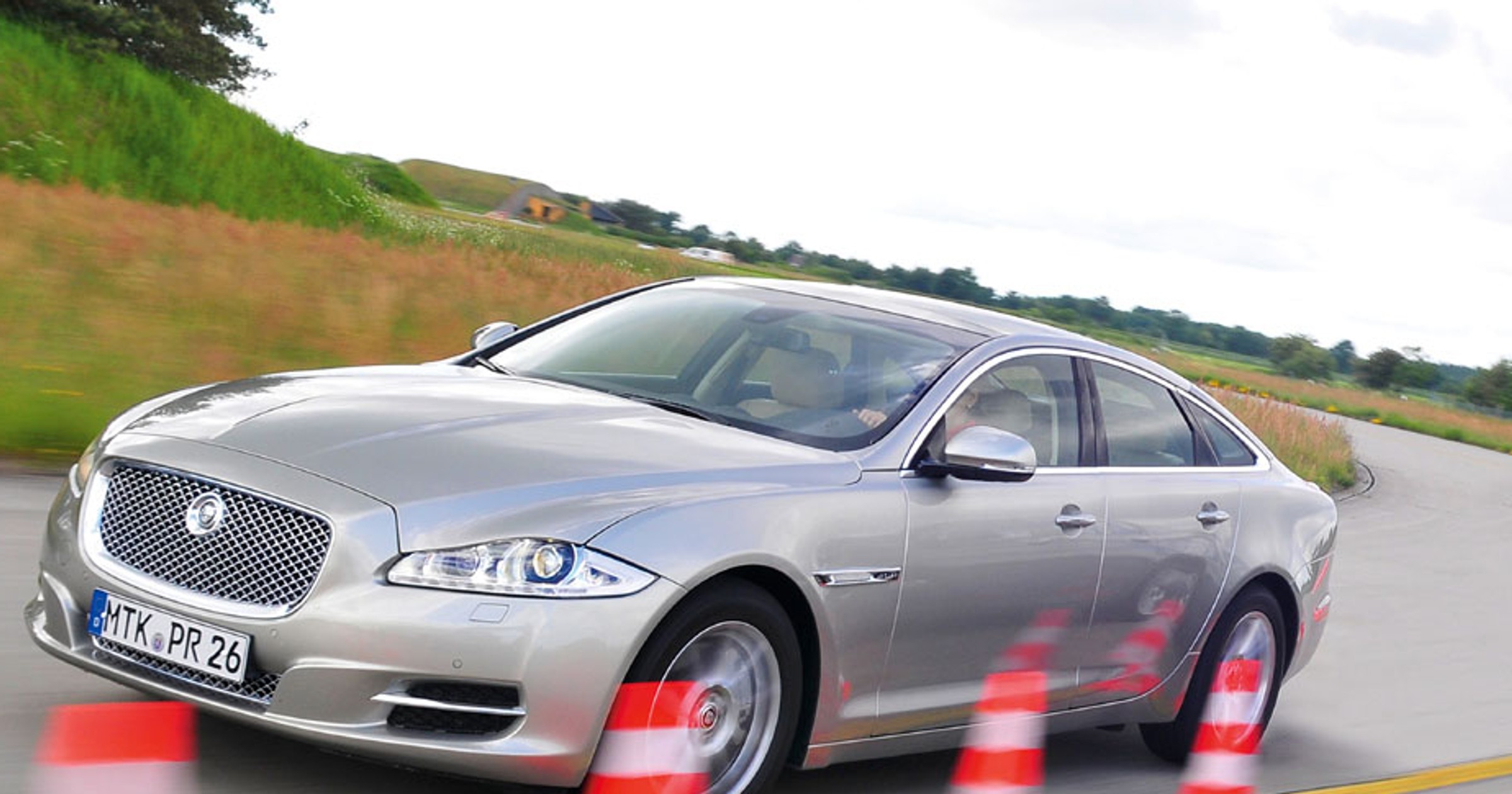 Jaguar XJ 3.0 D: Kot z nowego miotu