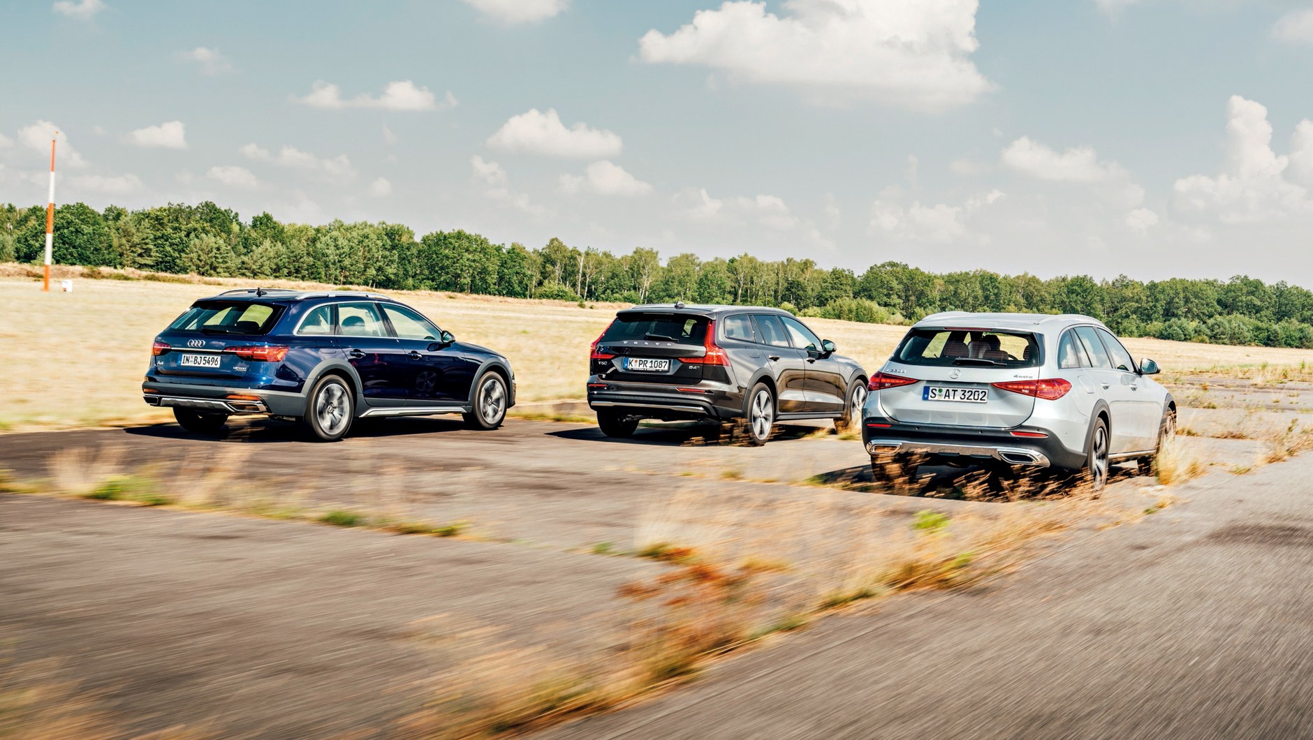 Audi A4 Allroad, Mercedes klasy C All Terrain i Volvo V60 Cross Country