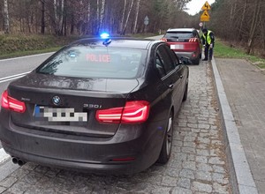 Ostrzegł światłami nieoznakowany patrol. Trafi przed sąd