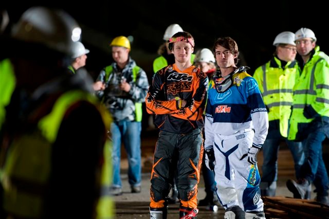 Budowa stanęła - nocne pojedynki na Stadionie Narodowym w Warszawie!