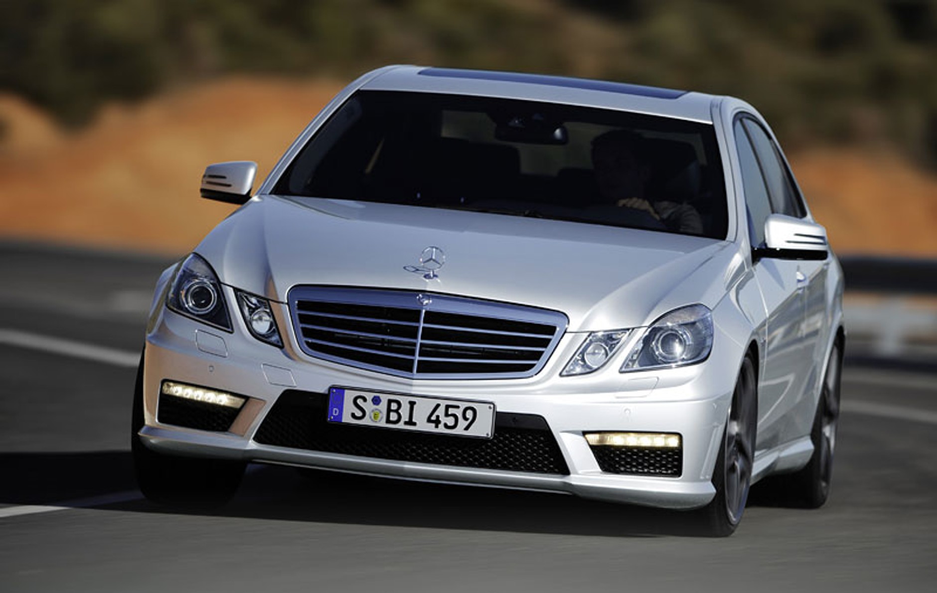 Mercedes-Benz E 63 AMG: pierwsze oficjalne zdjęcia i informacje