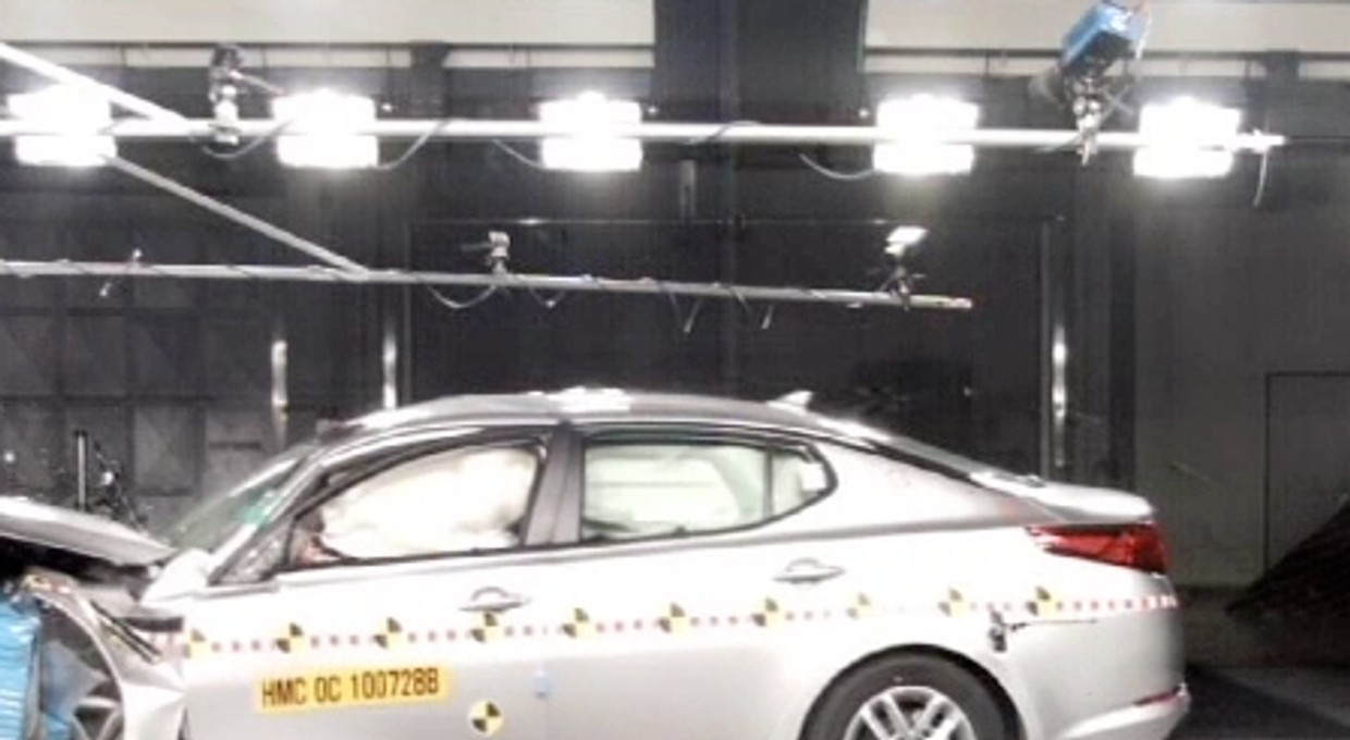 KIA OPTIMA rozibta w amerykańskim crash teście!