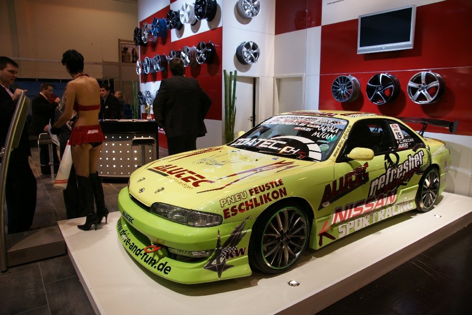 Essen Motor Show 2009: gorące dziewczyny i szybkie maszyny