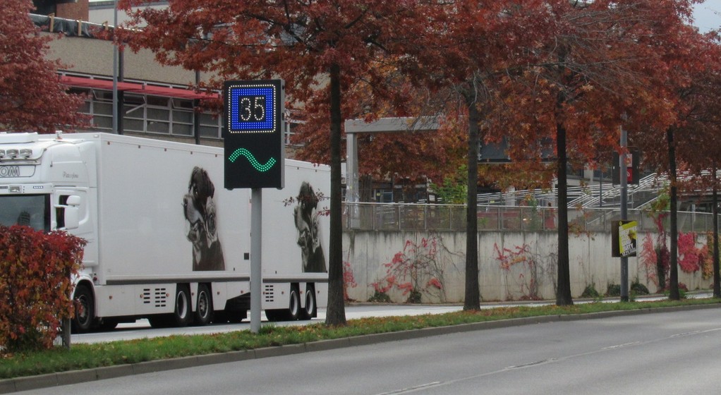 Znak informujący o zielonej fali