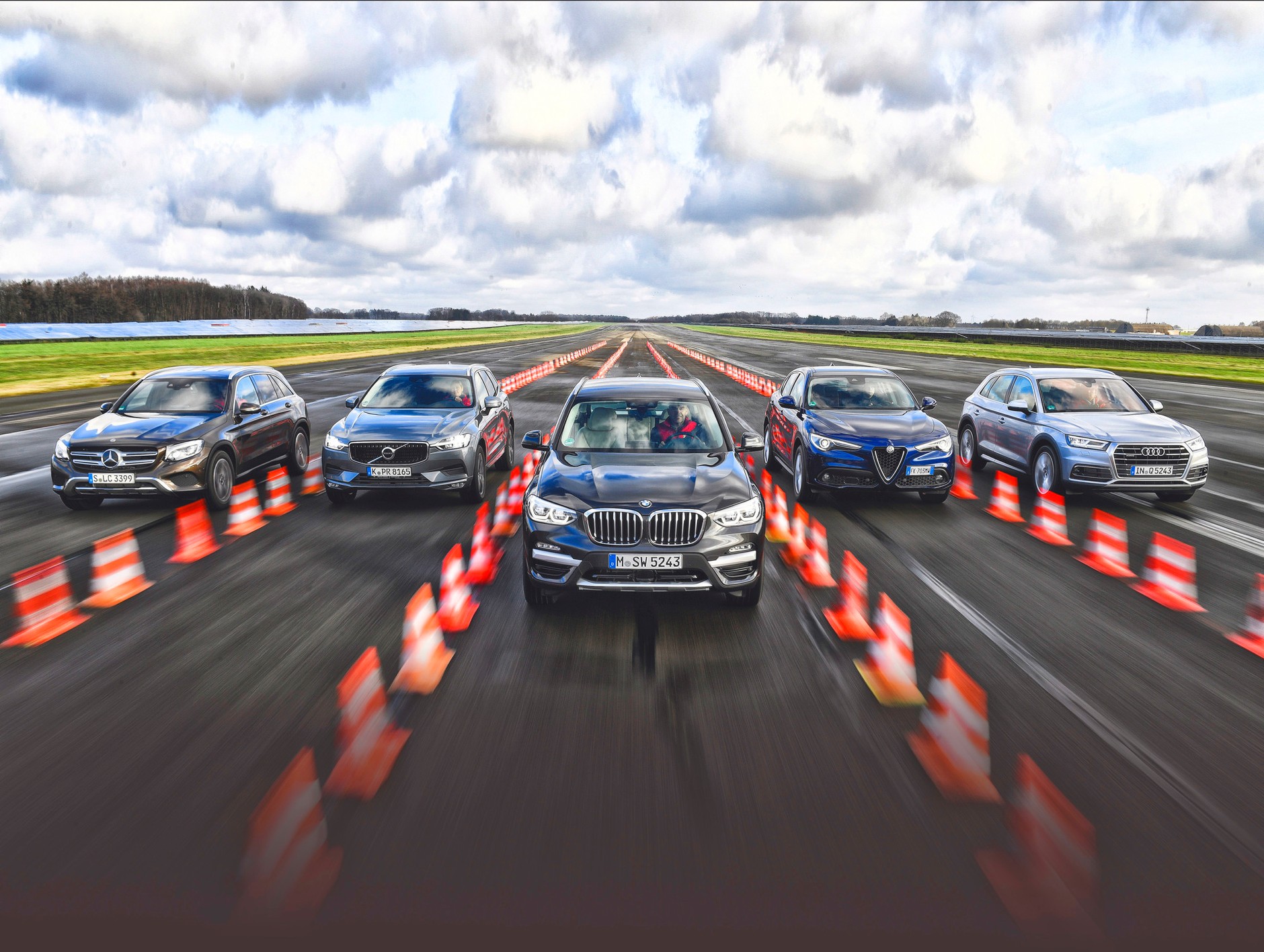 Alfa Romeo Stelvio vs. Audi Q5, BMW X3, Mercedes GLC i Volvo XC60 - 5 wszechstronnych diesli