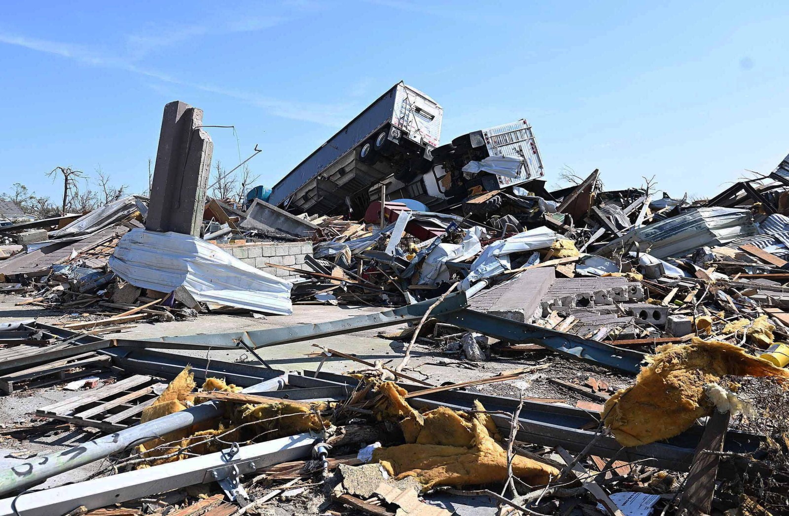 Skutki przejścia tornada w Missisipi
