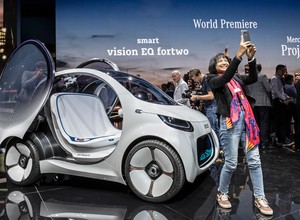IAA Frankfurt 2017: Smart vision EQ fortwo przedstawia nową wizję miejskiej mobilności