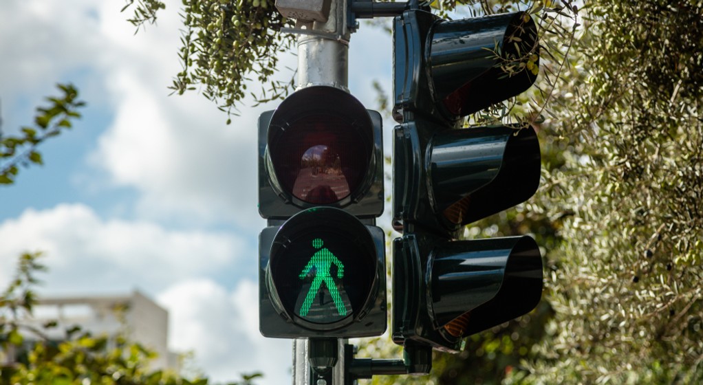 Koronawirus. Grudziądz wyłączył część świateł na przejściach /  Christos Tsartsianidis