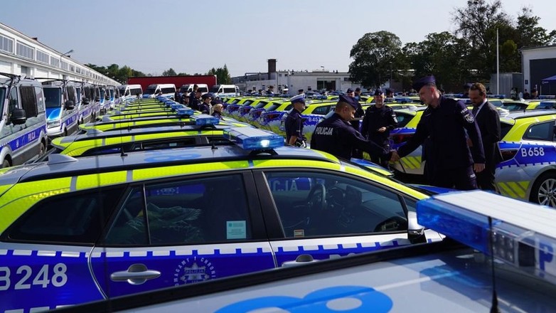 Policja była na dużych zakupach. 36 nowych radiowozów