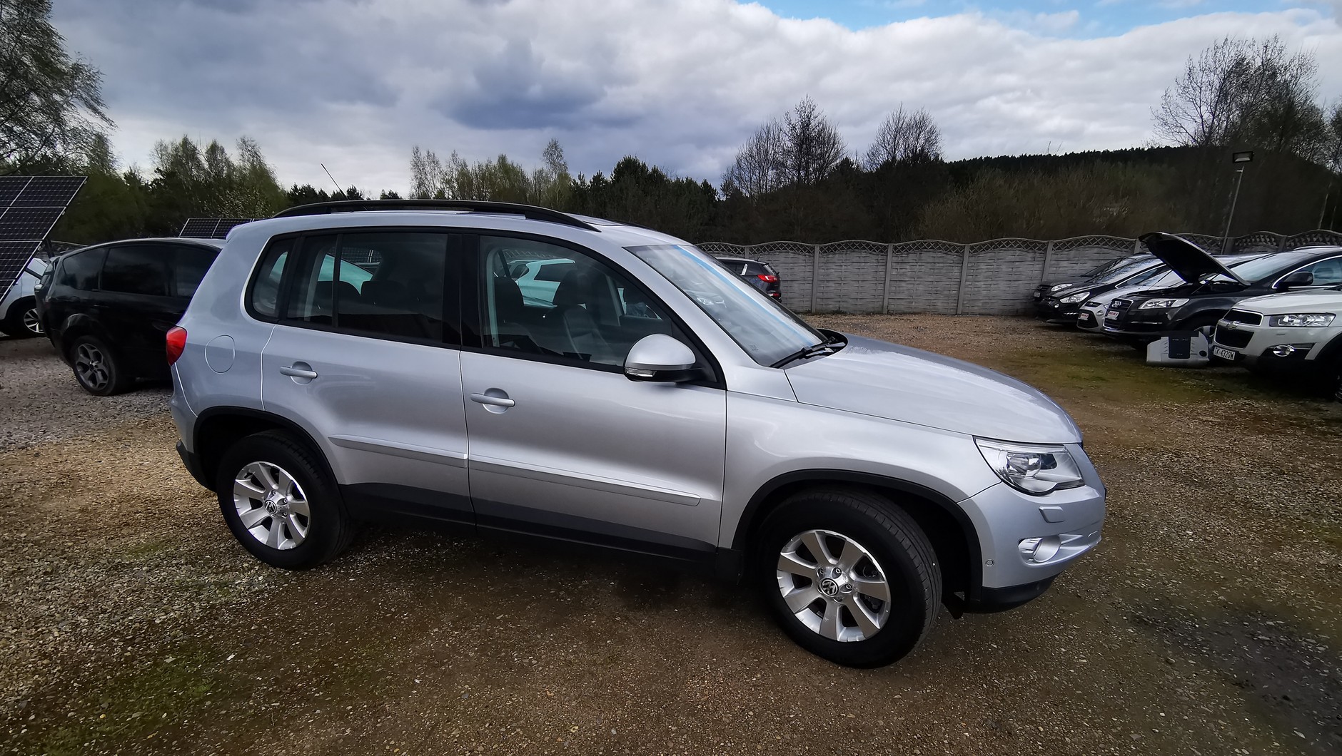 VW Tiguan rocznik 2008, cena 37 999 zł plus opłaty.