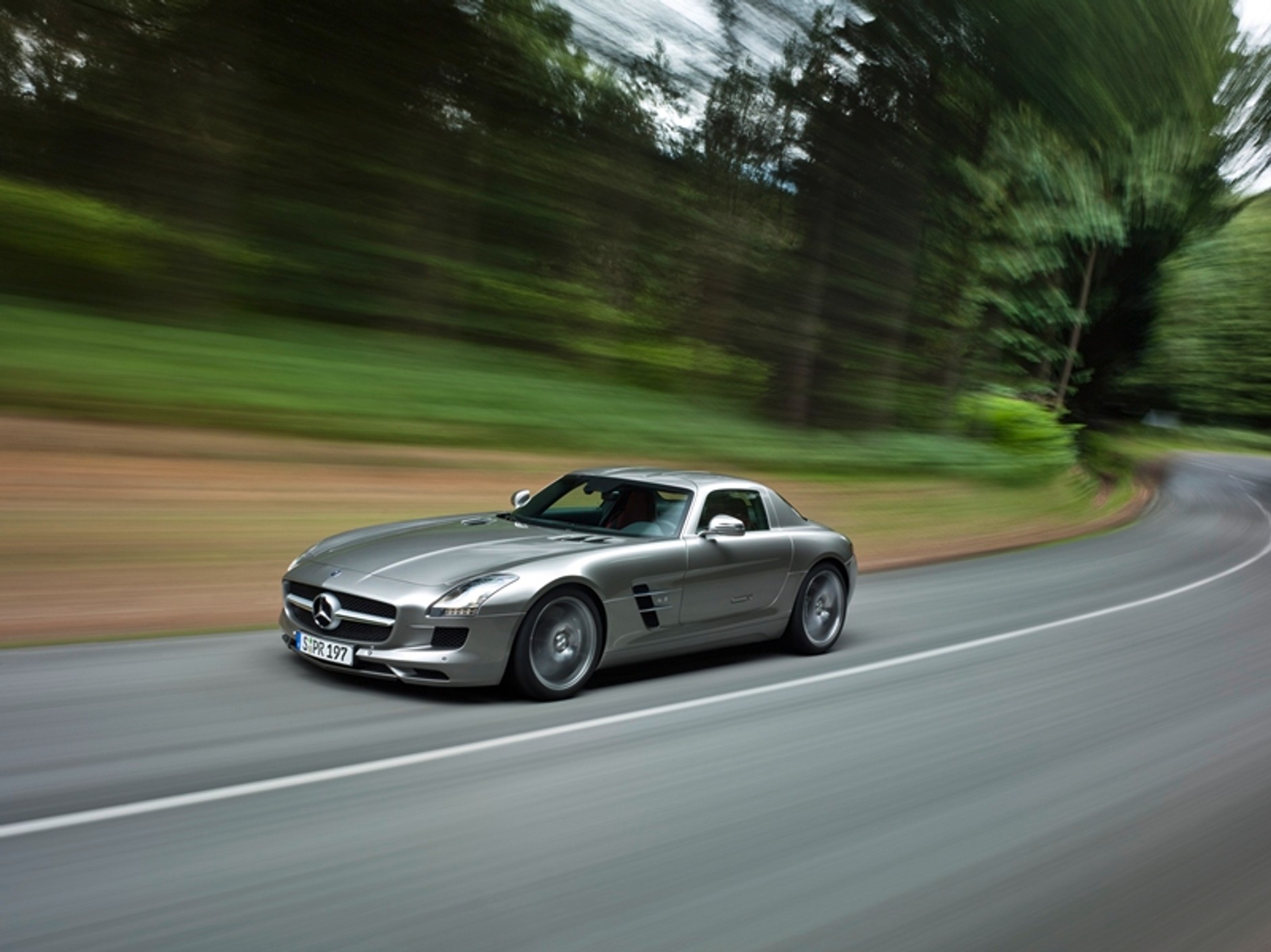 Mercedes SLS AMG w całej okazałaości