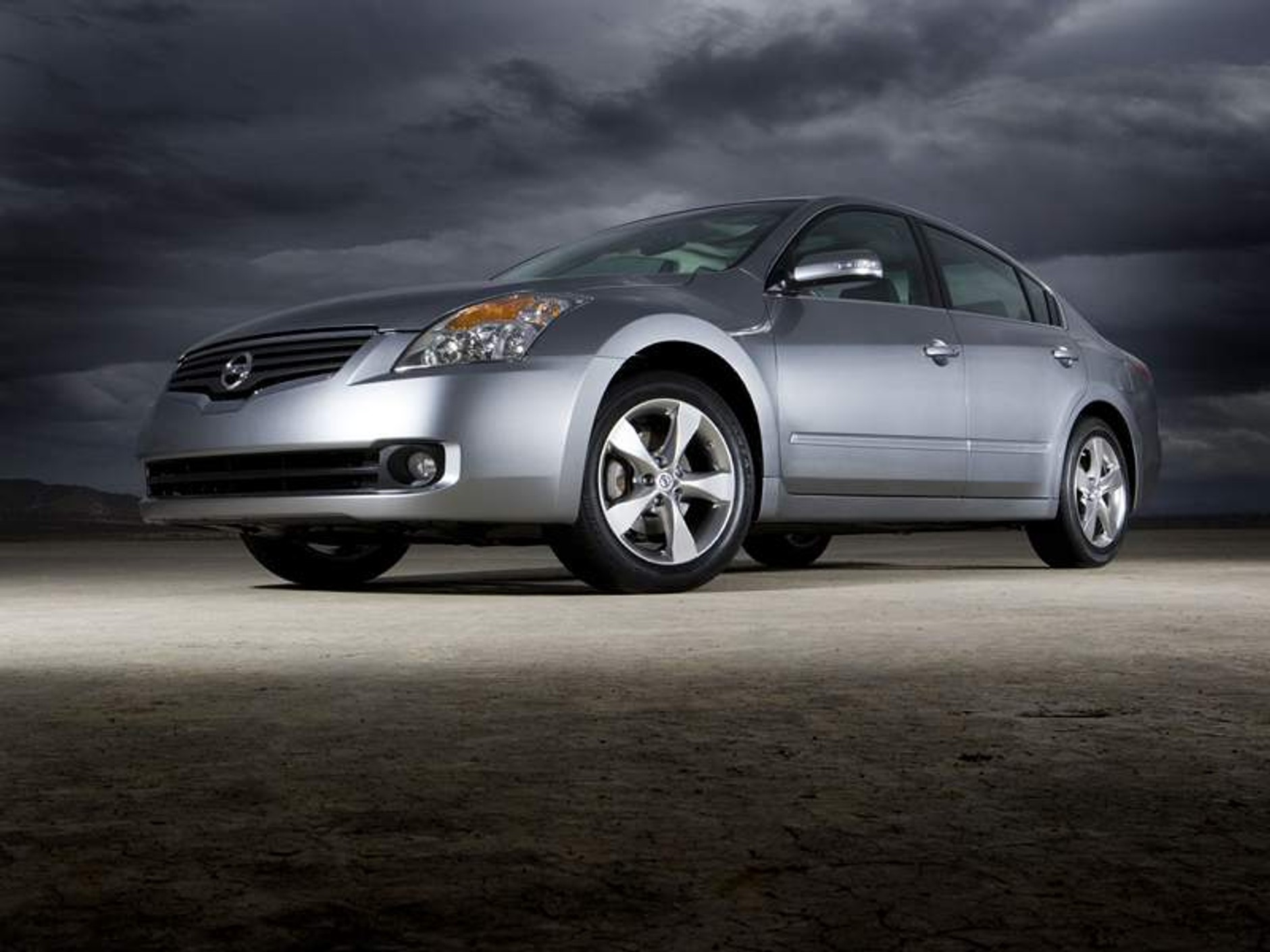 Nissan Altima Hybrid - oszczędnie