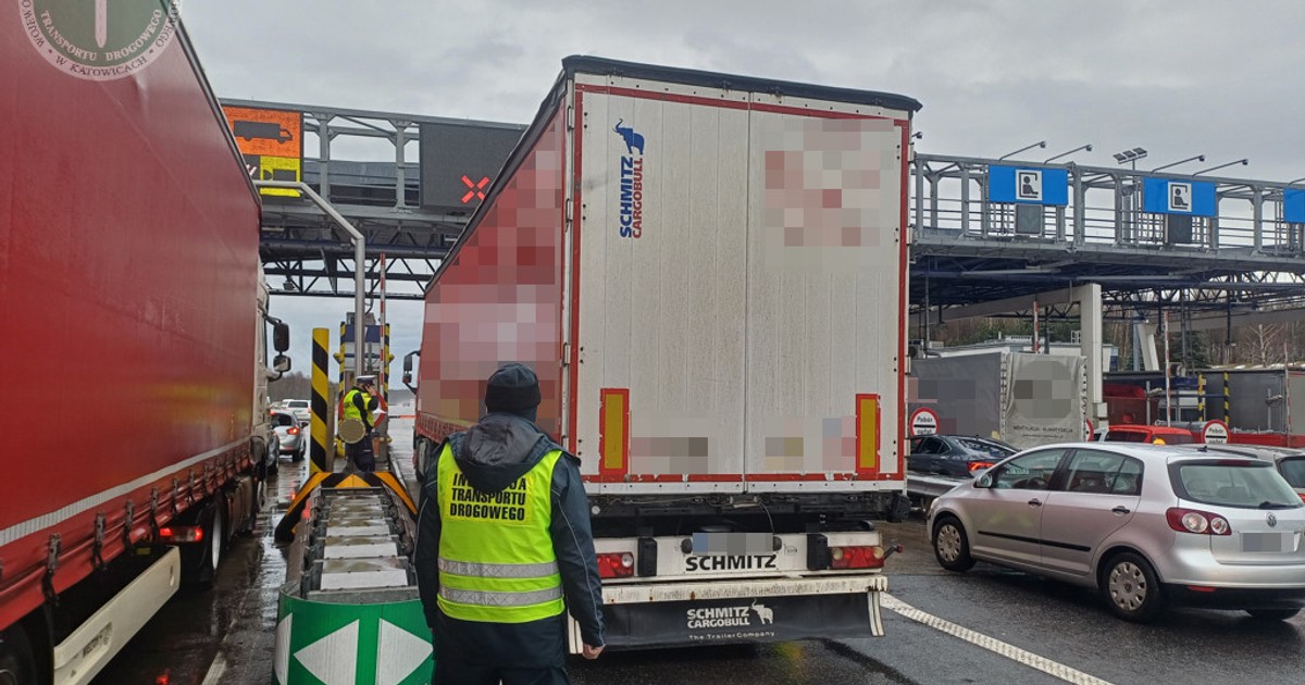 Nielegalni migranci w naczepie ciężarówki