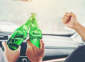 Limit alkoholu dla kierowcy. Wyjaśniamy gdzie i ile możesz wypić