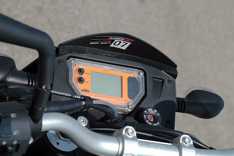 KTM 950 Supermoto R: duży dzikus (test)