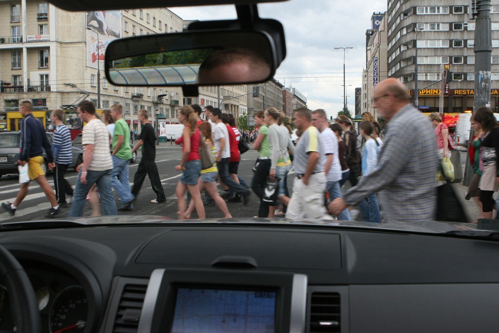 Uwaga! Pieszy na drodze