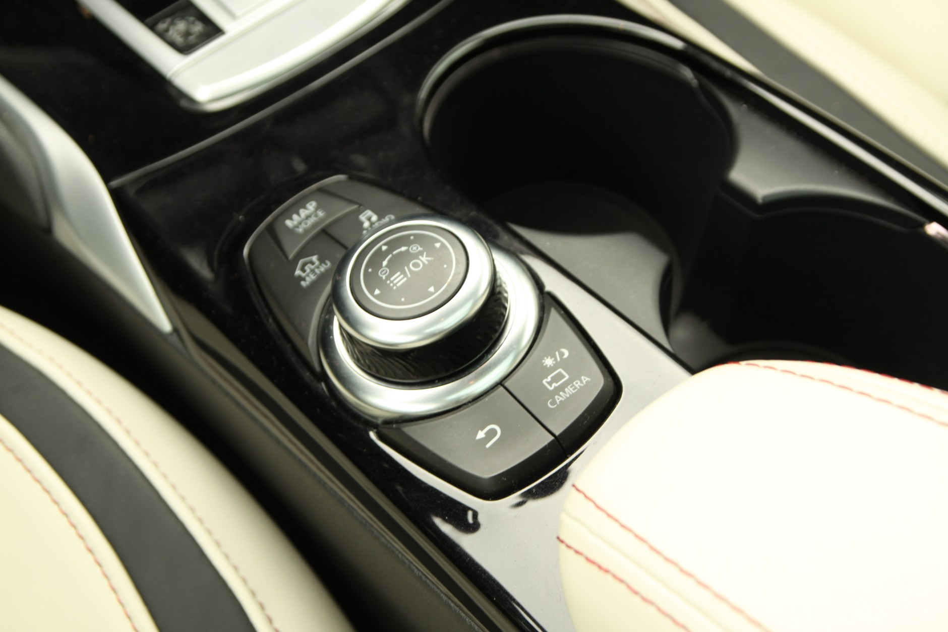 Infiniti Q30 2.2d DCT AWD