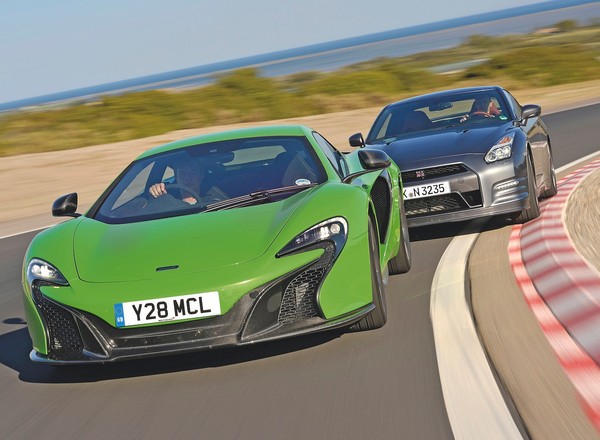 McLaren 650S kontra Nissan GT-R - Dżentelmen kontra Godzilla