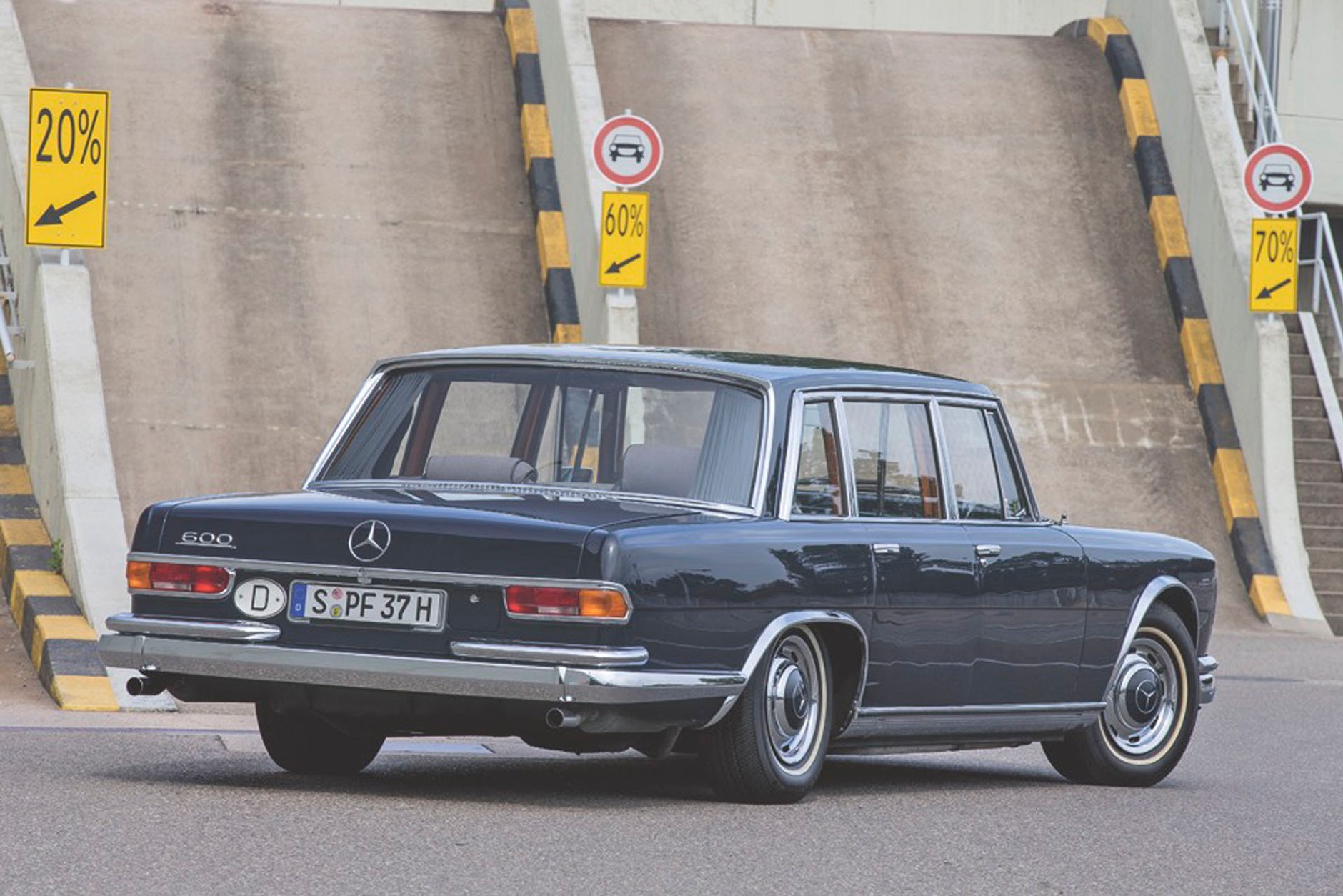 Mercedes 600 - apodyktyczny klasyk z gwiazdą