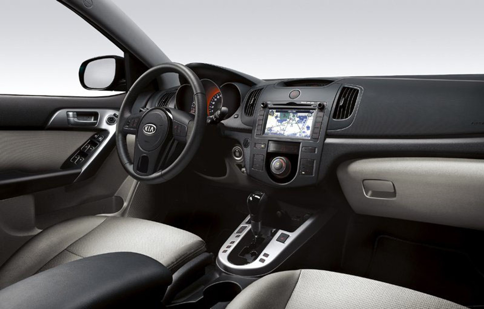 Kia Forte: nowe zdjęcia czterodrzwiowego sedana (fotogaleria)