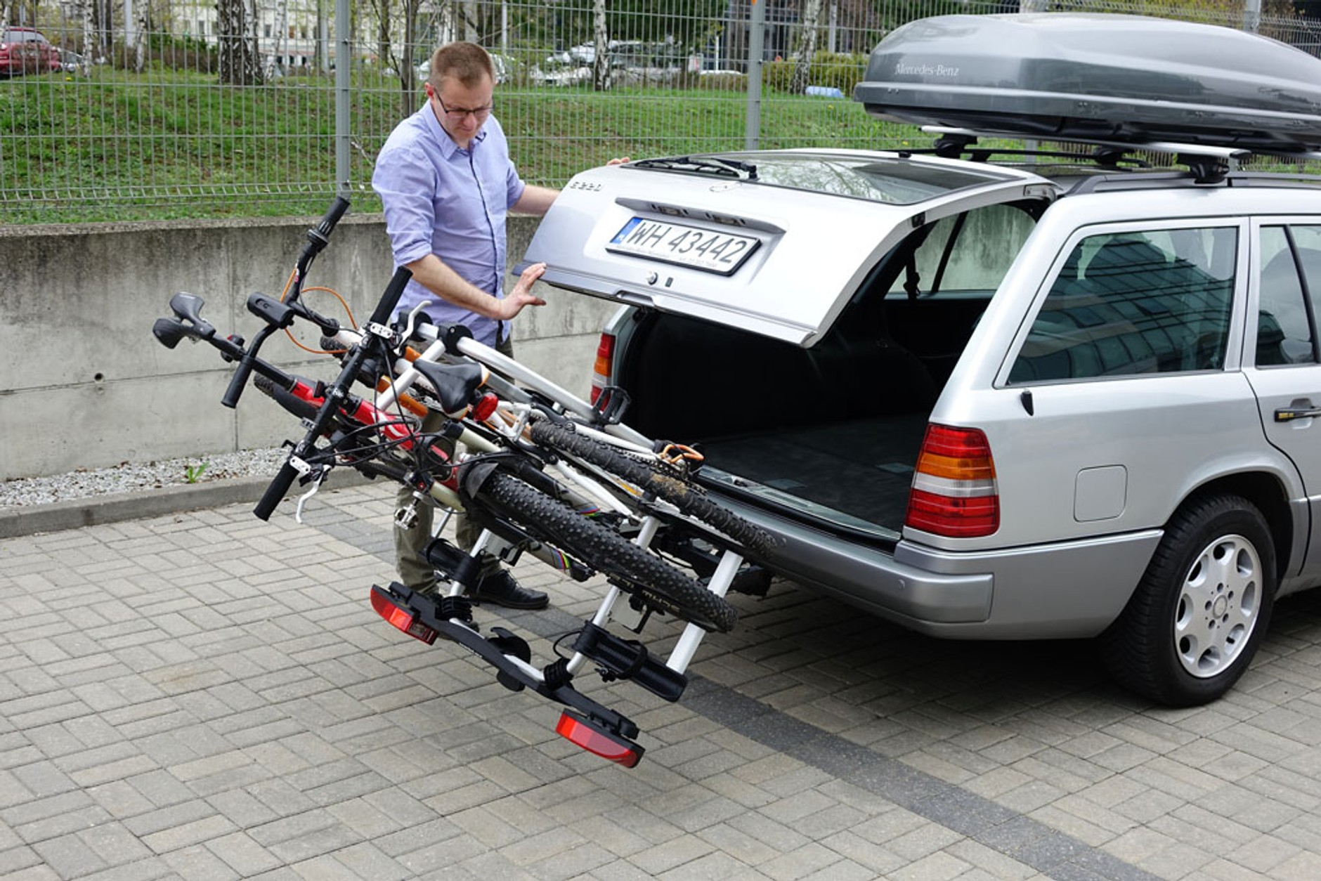 Niemiecka szkoła wożenia rowerów - test bagażnika Uebler X31S