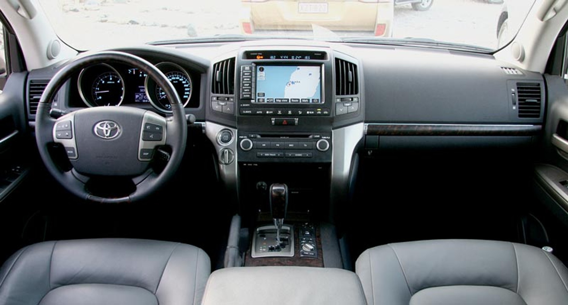 Toyota Land Cruiser V8: pierwsze wrażenia