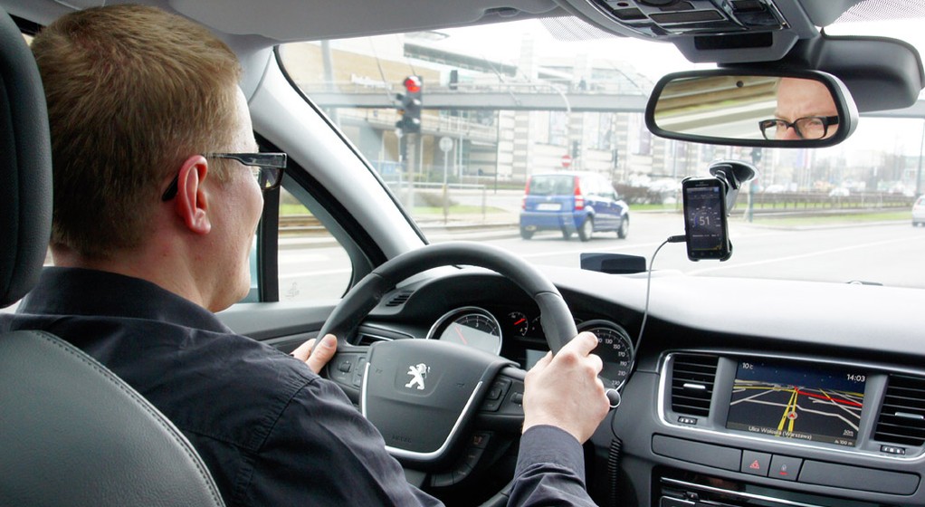 Czy kierowca potrzebuje smartfona?