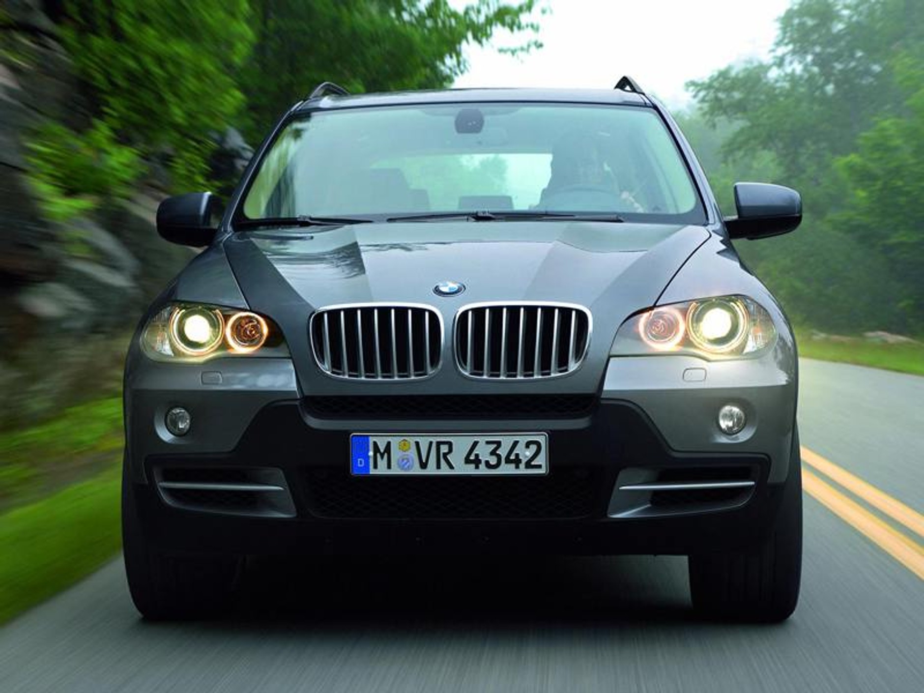 Nowe BMW X5: oficjalne zdjęcia i kompletne informacje