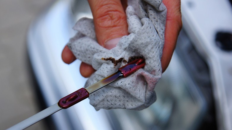 Jak sprawdzić olej?