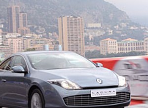 Paryż 2008: Renault Laguna Coupe w centrum zainteresowania