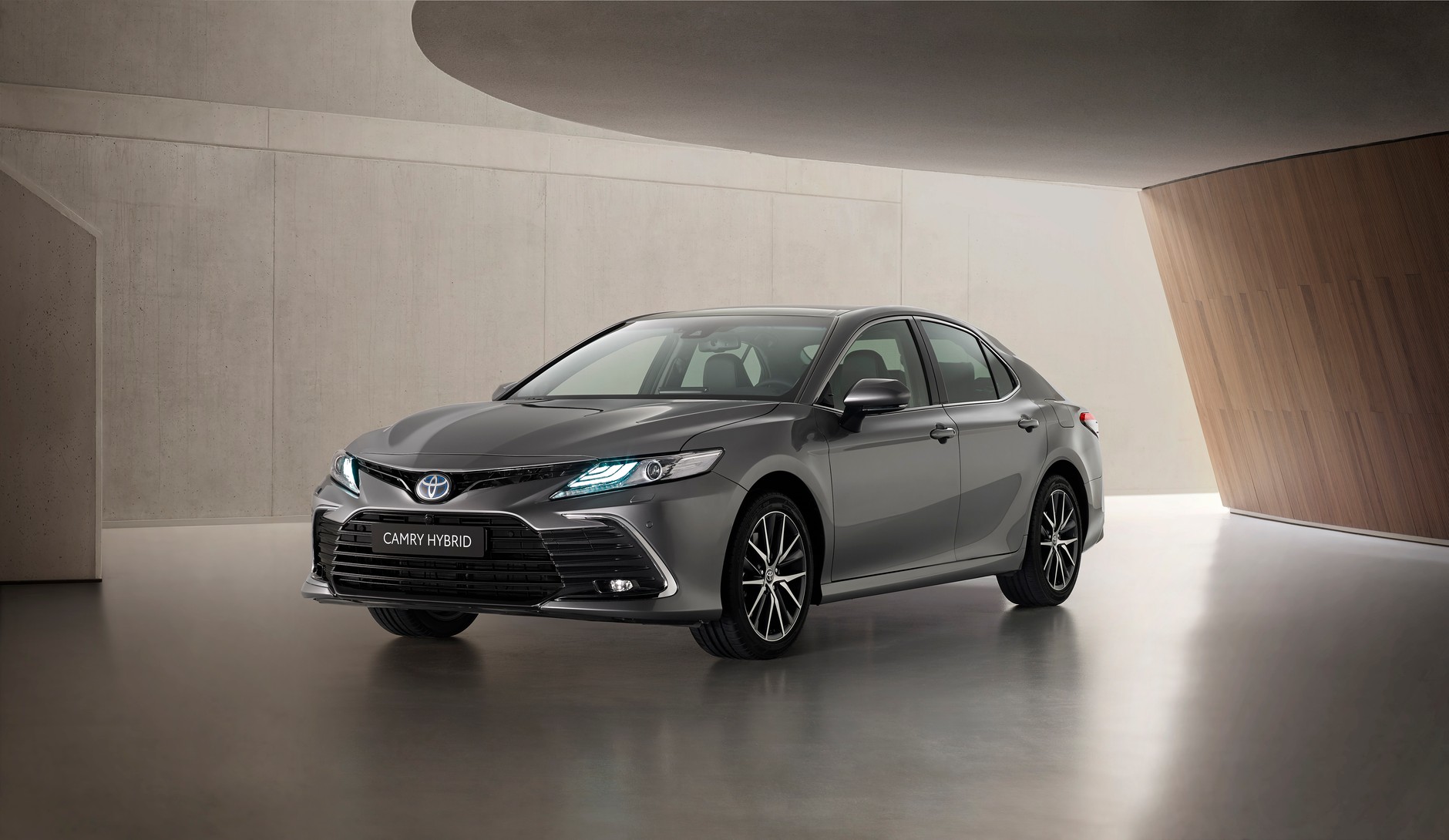 Toyota Camry Hybrid po face liftingu