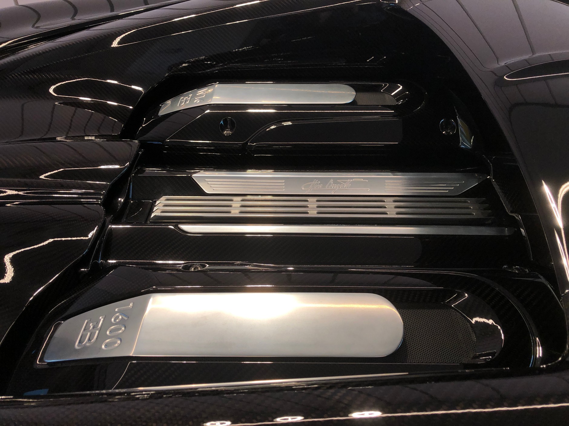 Otwarcie salonu Bugatti w Katowicach. Bugatti W16 Mistral