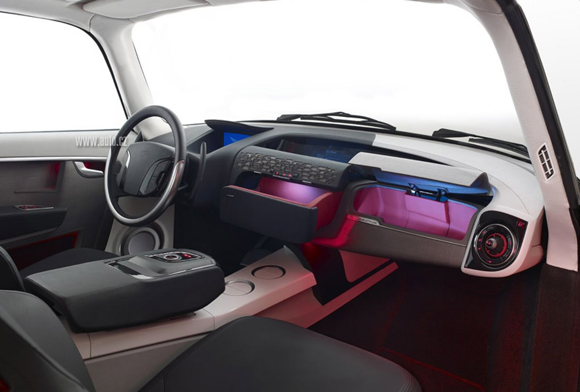 LA Auto Show 2007: Tatra 603 – czeska legenda w podaniu firmy Faurecia