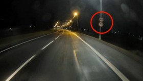 Kierowca dostawczaka wyprzedzał za wszelką cenę. Został nagrany