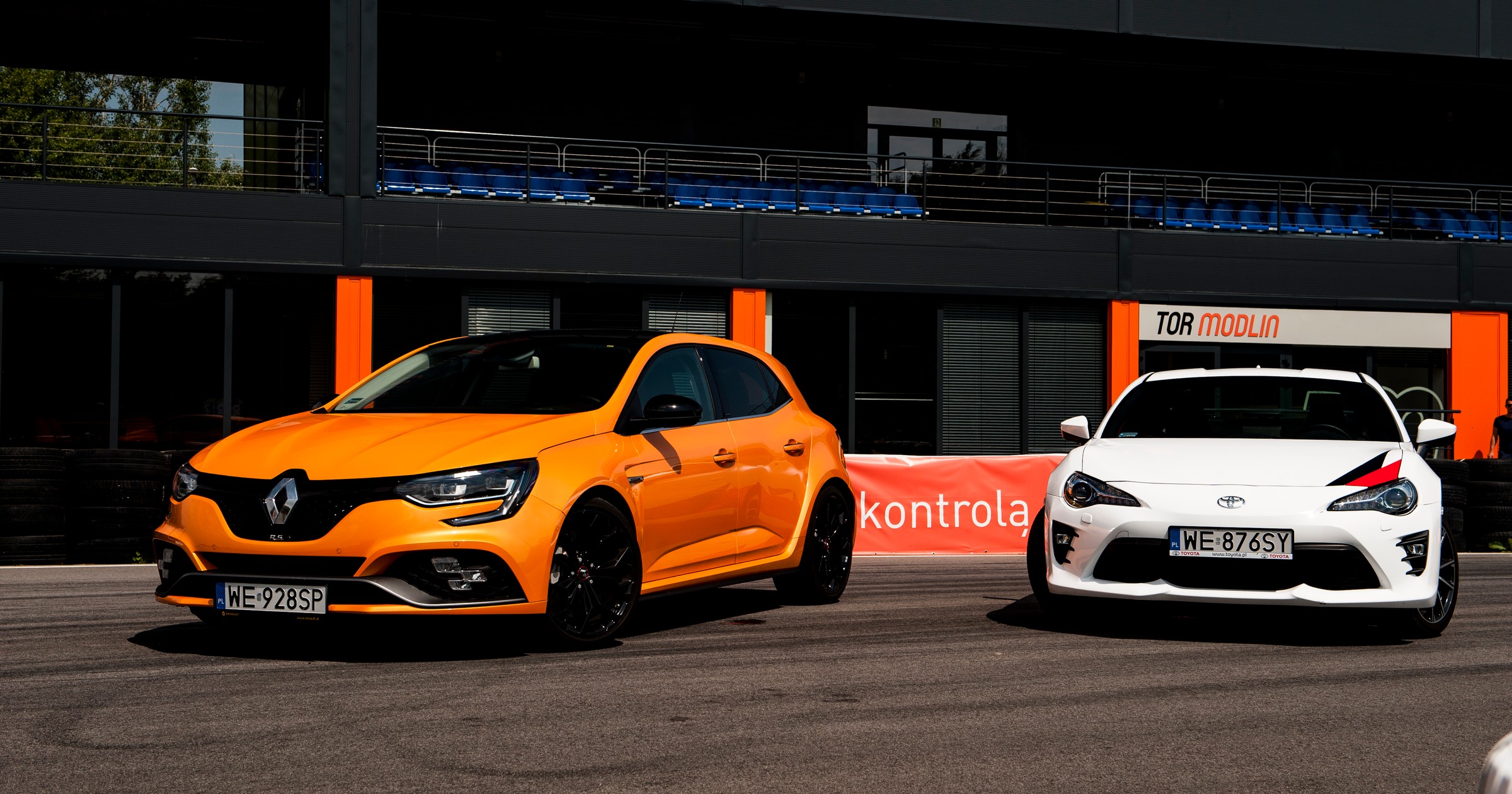 Toyota GT86 vs Renault Megane RS