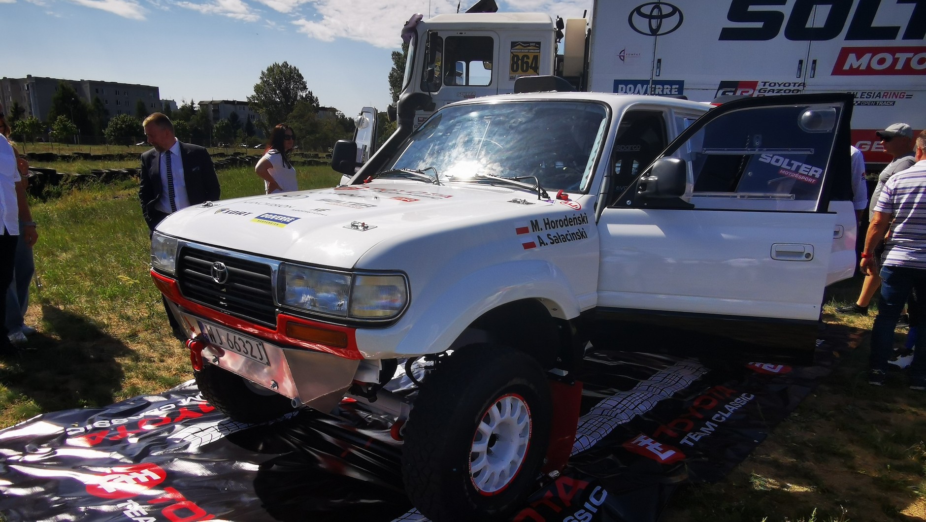 Toyota Land Cruiser HDJ80 w wersji przystosowanej do rajdów ekstremalnych